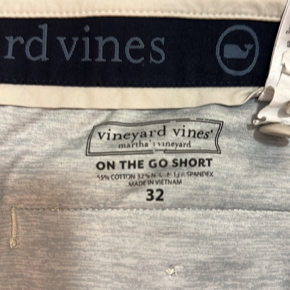 Men’s Vineyard Vines On-The-Go 7” Inseam Shorts Size: 32 Color: Stone - Picture 4 of 4